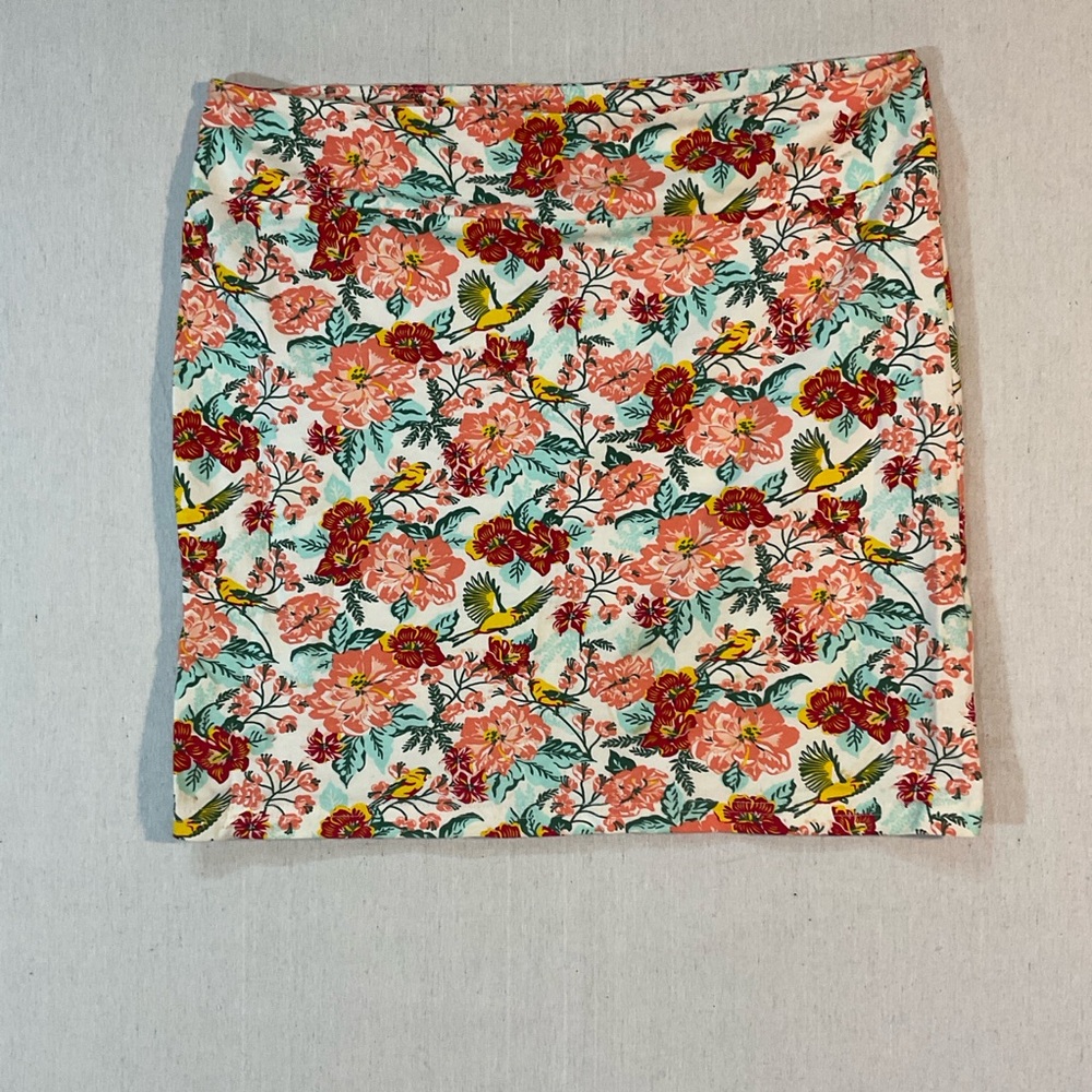 - Mini Skirt with colours of red, yellow and orange, stretchy large,A+